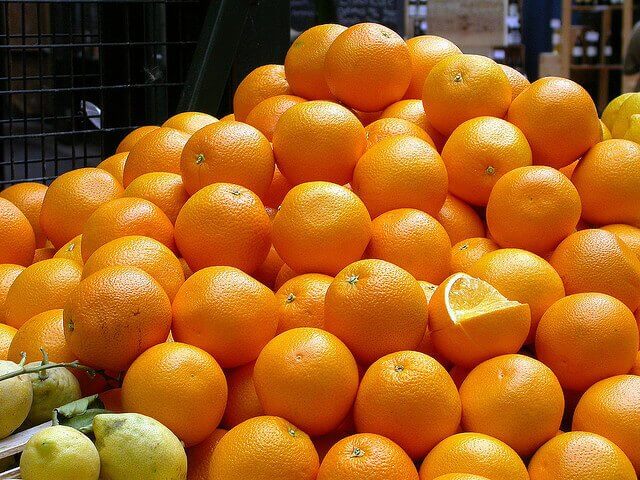 Millions of oranges, oranges for free