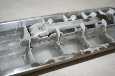 https://keeperofthehome.org/wp-content/uploads/2009/05/Plastic-Free-Ice-Cube-Trays-and-a-Giveaway-1.jpg