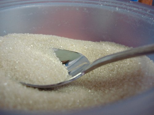 raw sugar in bowl with spoon