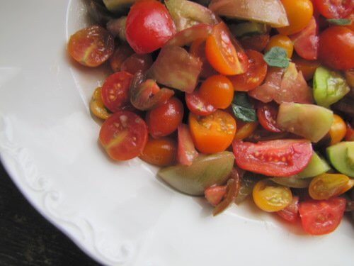 Simple and Fresh Tomato Salad