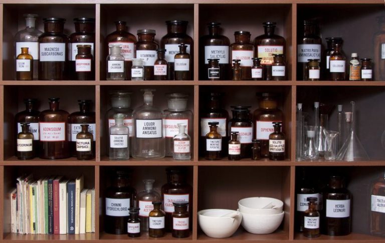 How I Stock My Natural Medicine Cabinet