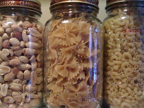 Did you know there are more ways to use a mason jar than just for canning? They are sturdy, they come in a wide variety of shapes and sizes, they can often be found inexpensively, and best of all? They are a completely non-toxic way to store things in my kitchen!