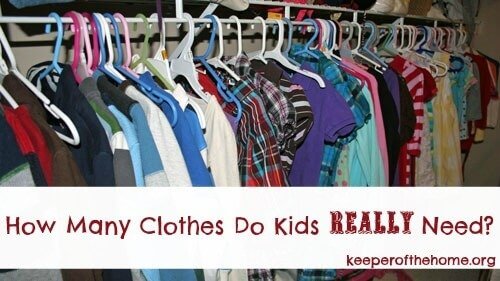 Are the piles of laundry overwhelming you? Does it seem like your kids closets are packed? Should we simplify our kids clothes?