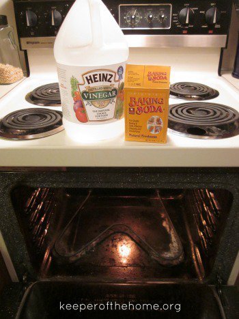 Making a safe, homemade oven cleaner made with only baking soda and white vinegar is simple. But how effectively do these two green cleaning staples clean a filthy oven?