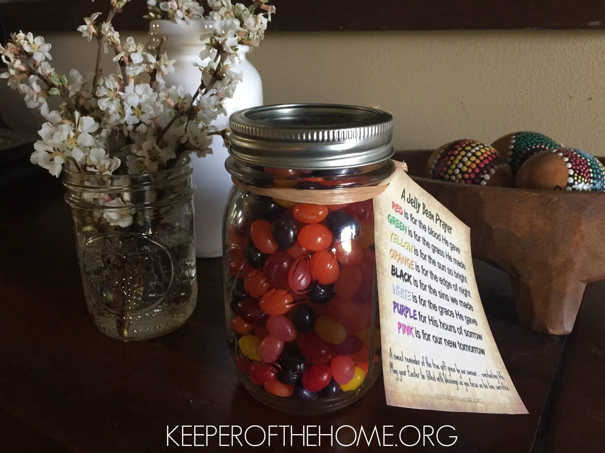 Fill Mason drinking jars with jelly beans and add a paper straw for a cute  Easter gift (2013).