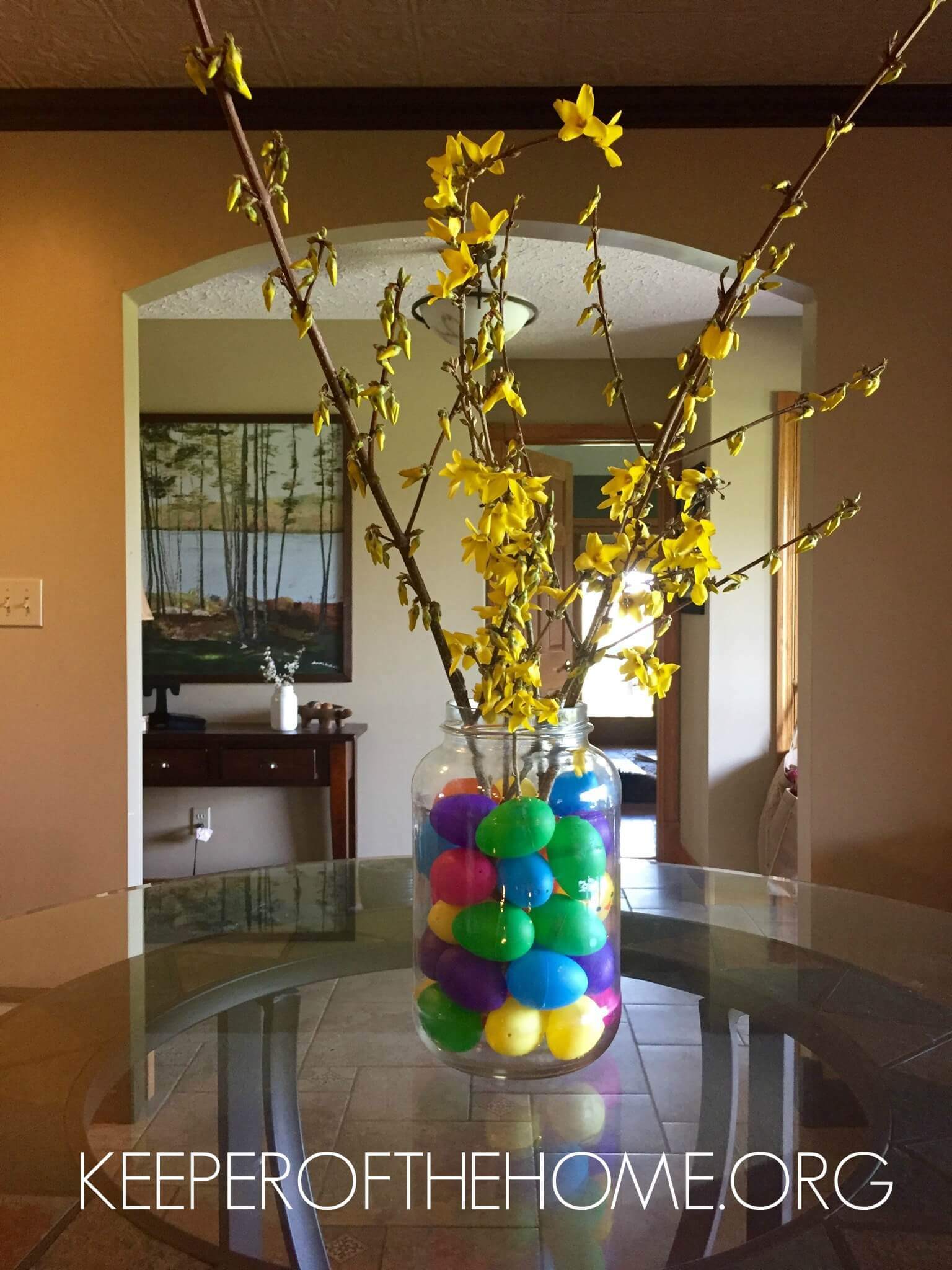 Looking for easy Easter decorations to put together with your kids or at the last minute? If you are anything like me, you have a few (dozen!) mason jars around the house. Let's put them to use!