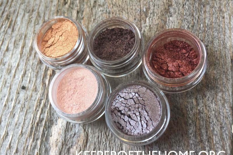 How to Make Your Own Natural Makeup #DIYFriday (with Video) 11