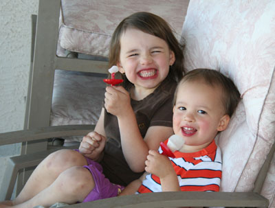 Kids-eating-limeade-popsicles