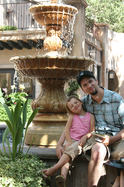 Abbie-and-ry-at-fountain