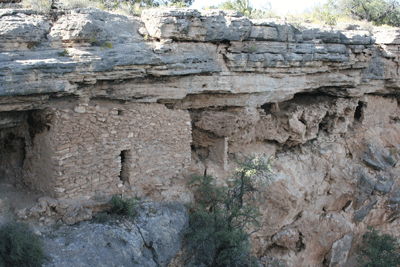 Dwellings-above-montezuma-well